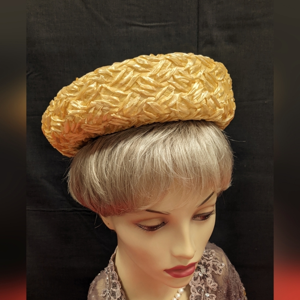 Vintage Yellow Straw Breton Bumper Hat, mint condition! Large yellow bow
